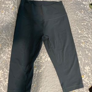 Lululemon High Rise Crop 17"